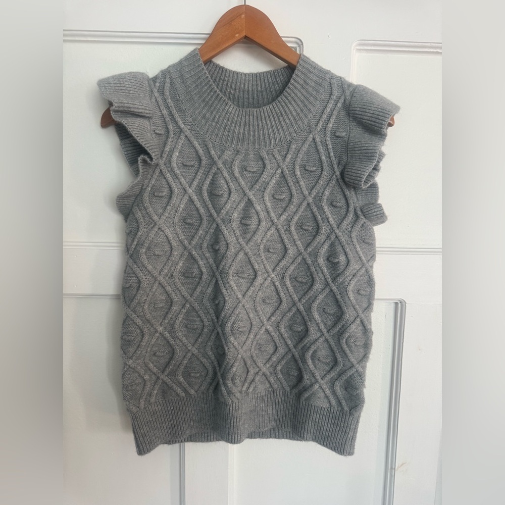 Gilli Gray Cable Knit Flutter Sleeve Sweater